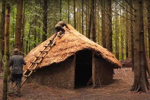 Iron Age Roundhouse: 12 Day Bushcraft Shelter with Hand Tools | Full Build