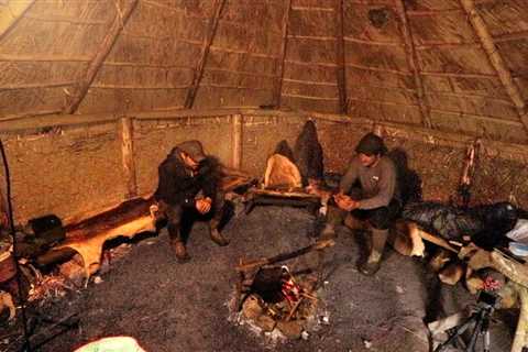 Medieval Camp - First Night in the Celtic Roundhouse: Bushcraft Project (PART 10)